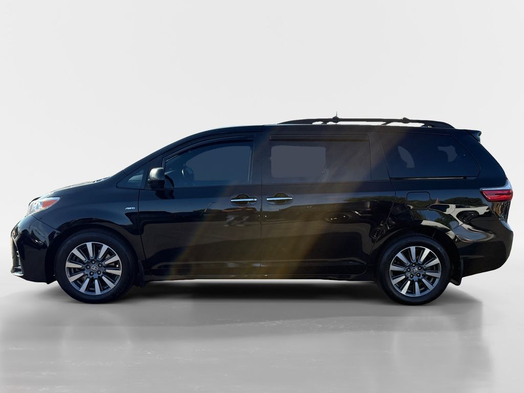 2020 Toyota Sienna XLE Premium photo 2