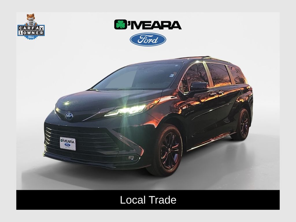 2024 Toyota Sienna Woodland Edition's photo