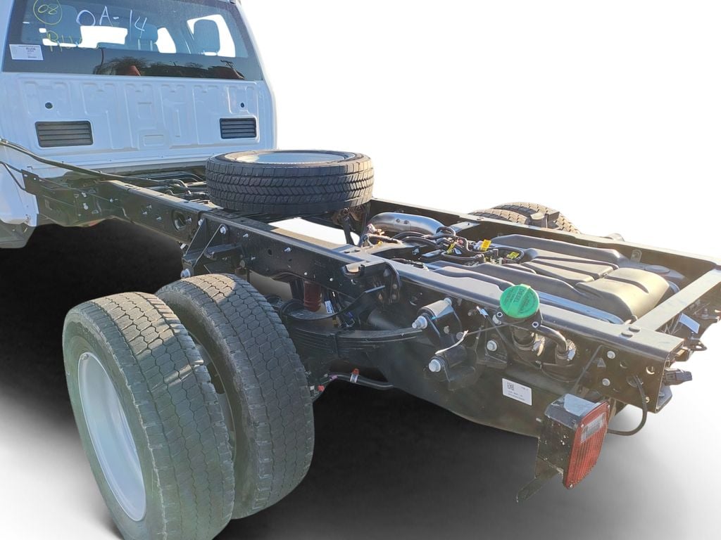 2025 Ford F-450 Super Duty Chassis Cab XL - Photo 18