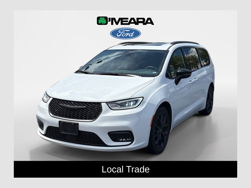 2025 Chrysler Pacifica Limited's photo