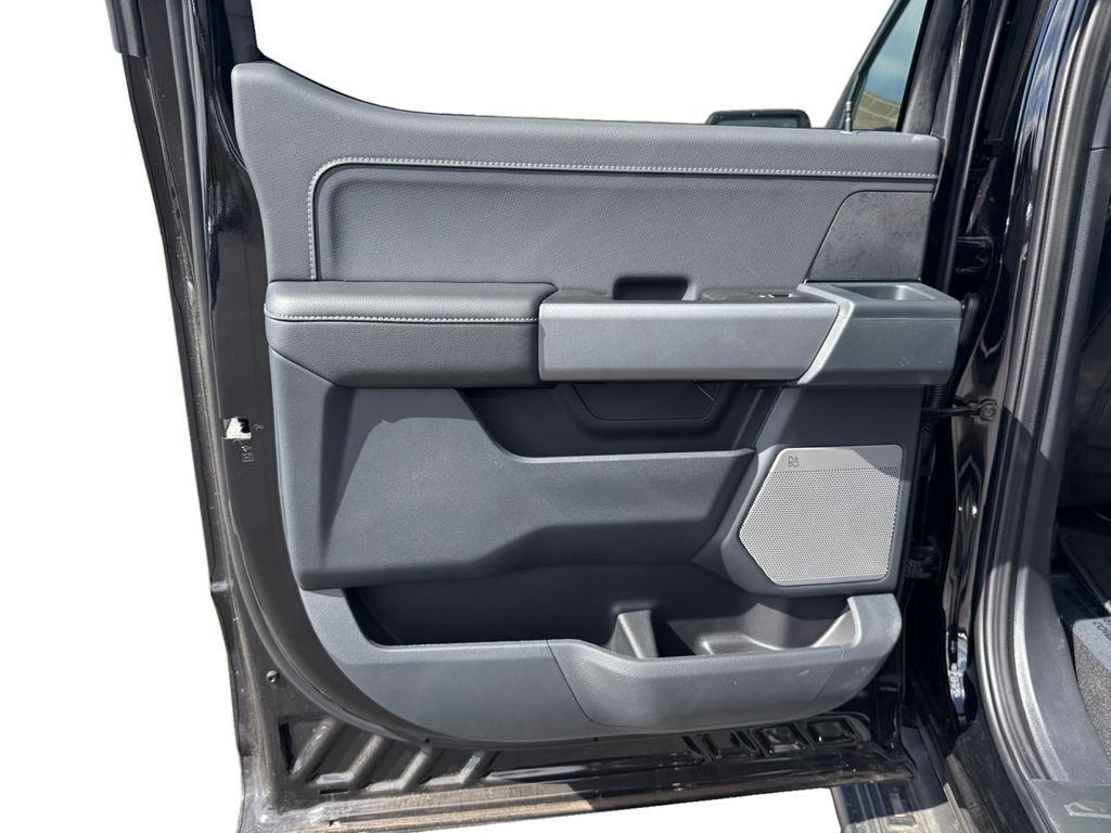 2025 Ford F-150 XLT - Photo 21