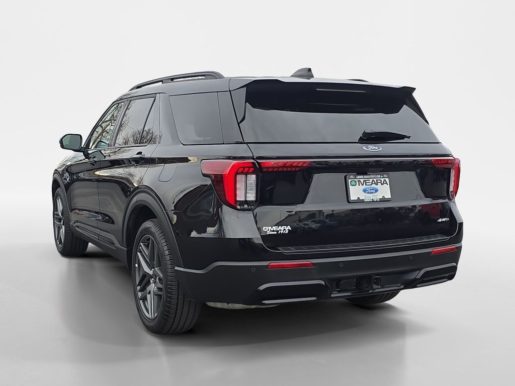 2025 Ford Explorer ST-Line photo 2