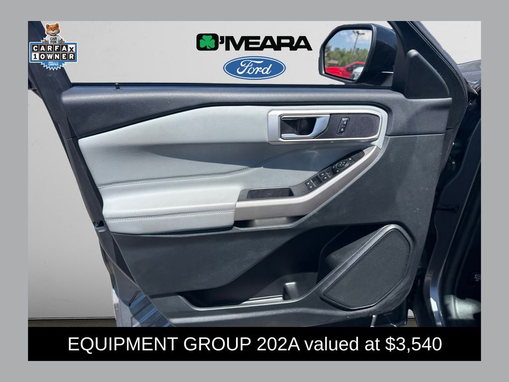 2023 Ford Explorer XLT 4WD's photo