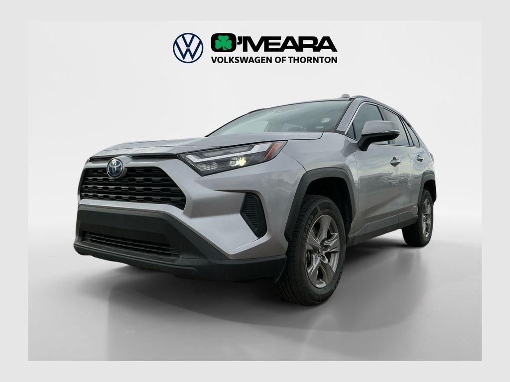 2024 Toyota RAV4 XLE's photo