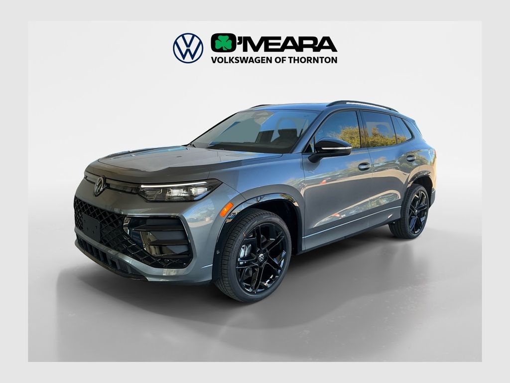 2025 Volkswagen Tiguan SE R-LINE BLACK's photo