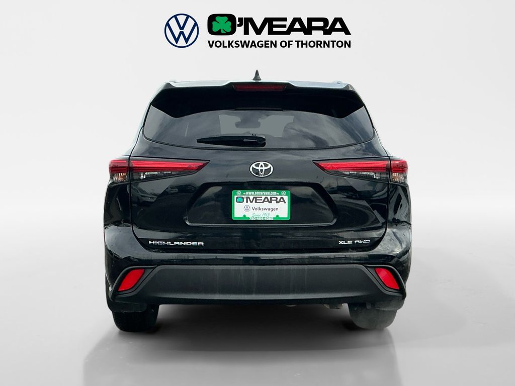 2023 Toyota Highlander XLE photo 2