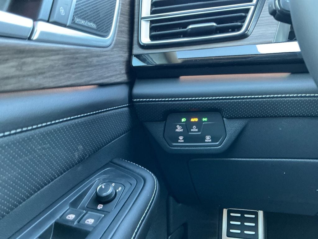 2026 Volkswagen Atlas SEL Premium R-Line - Photo 16