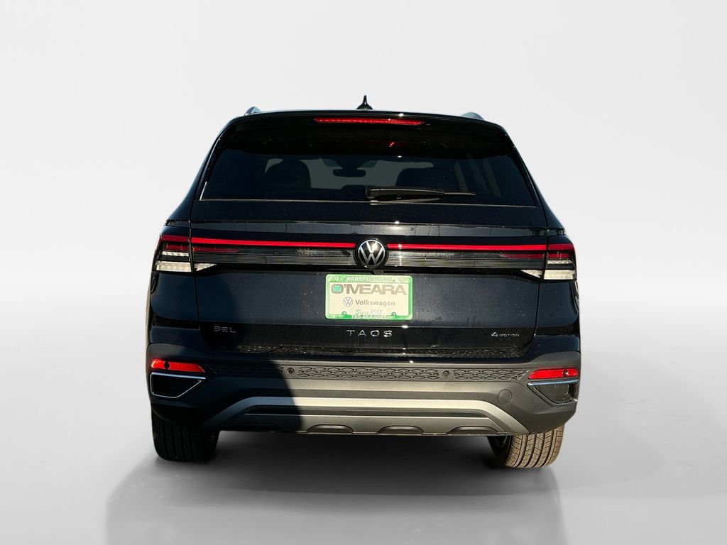 2025 Volkswagen Taos SEL photo 4