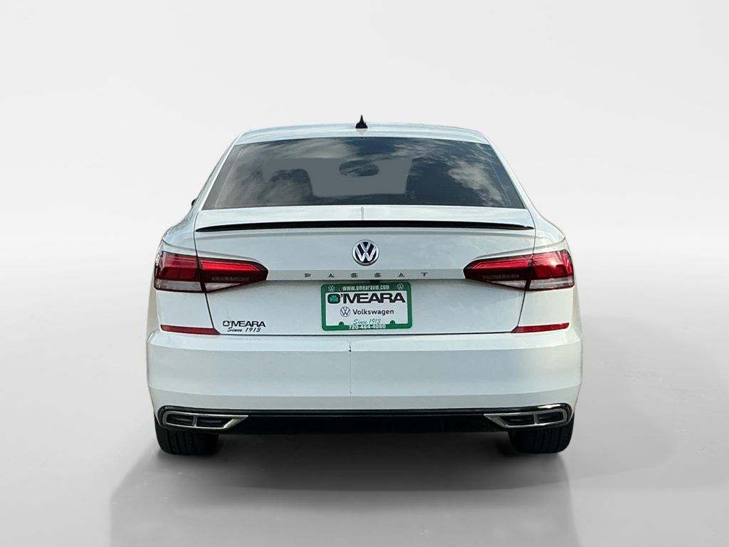 2022 Volkswagen Passat 2.0T R-Line photo 4