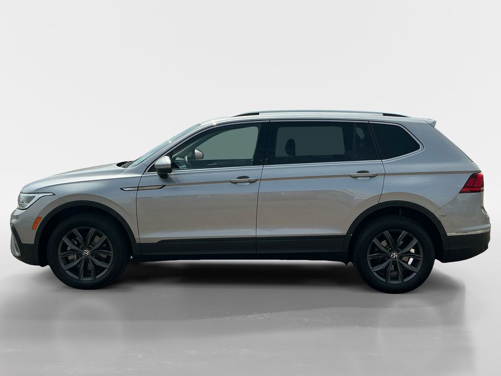 2024 Volkswagen Tiguan SE Wolfsburg Edition photo 2