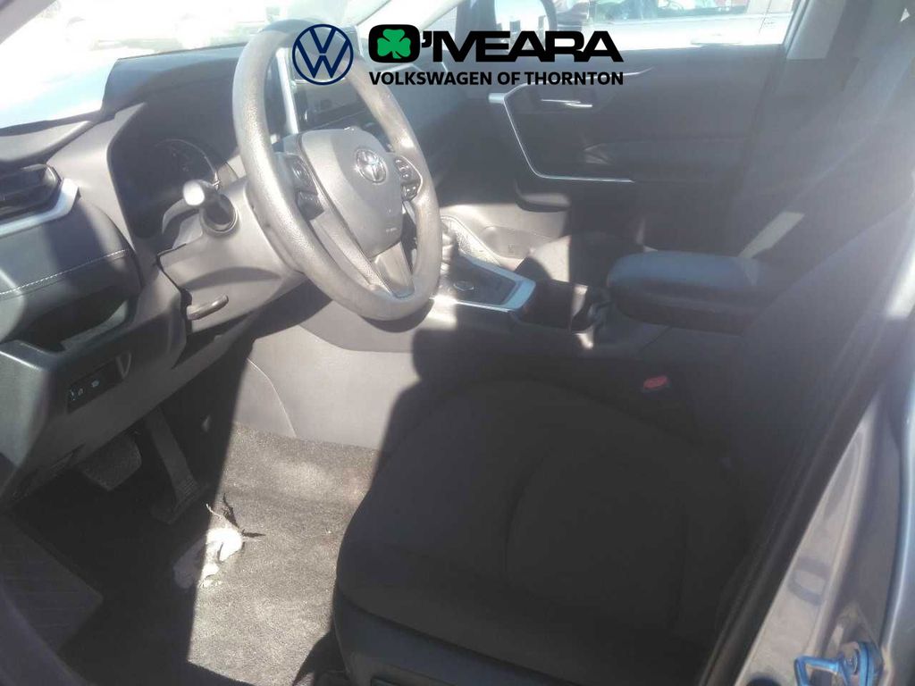 2024 Toyota RAV4 Hybrid XLE photo 2