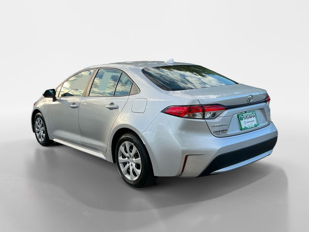 2021 Toyota Corolla LE photo 3