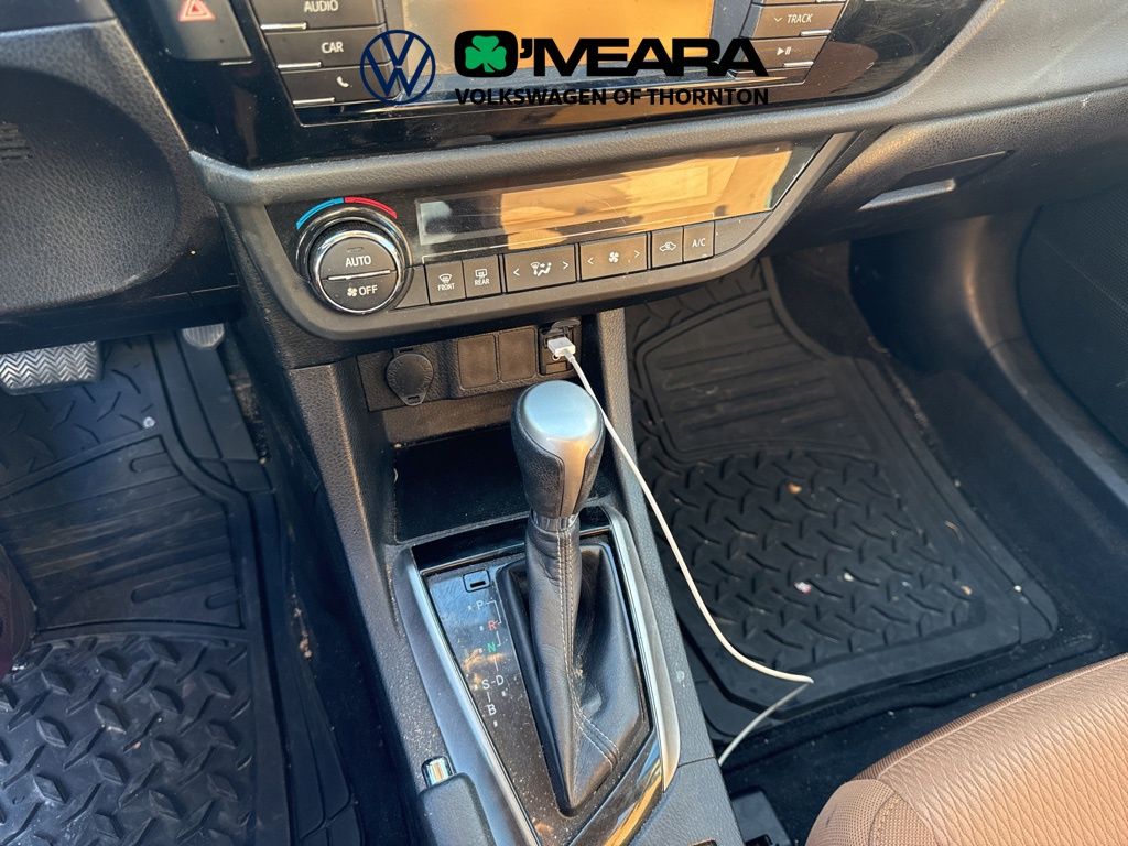 2015 Toyota Corolla L photo 4