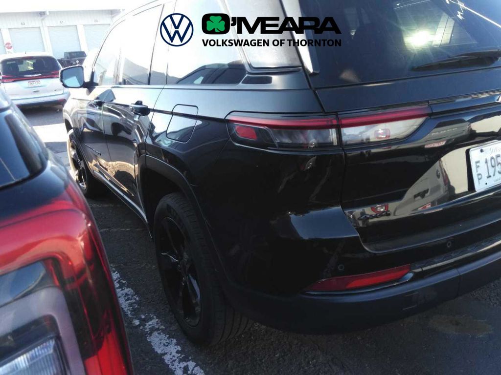 2023 Jeep Grand Cherokee Limited photo 2