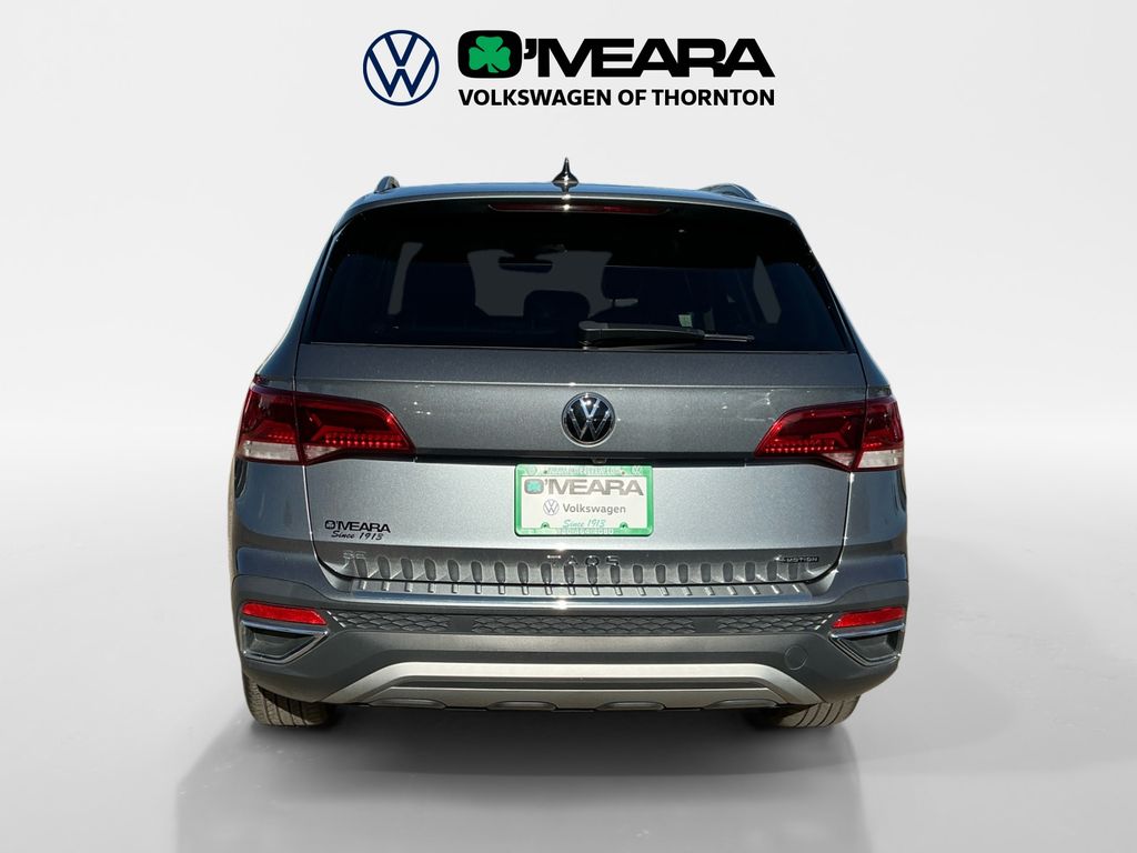2024 Volkswagen Taos SE photo 3