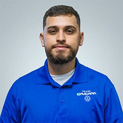 Staff member Javier Porras from 0aea18cd0ff0