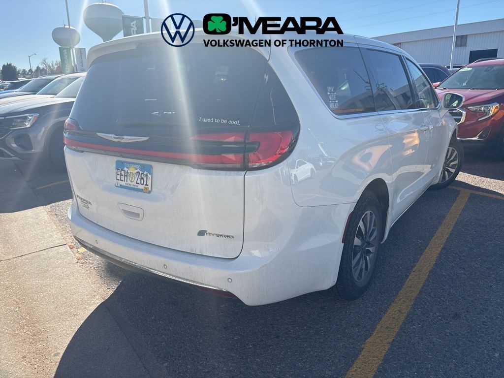 Used 2022 Chrysler Pacifica Hybrid Touring L Minivan/Van
