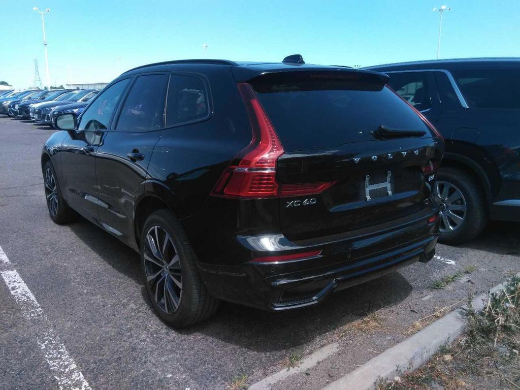 2024 Volvo XC60 B5 Plus photo 3