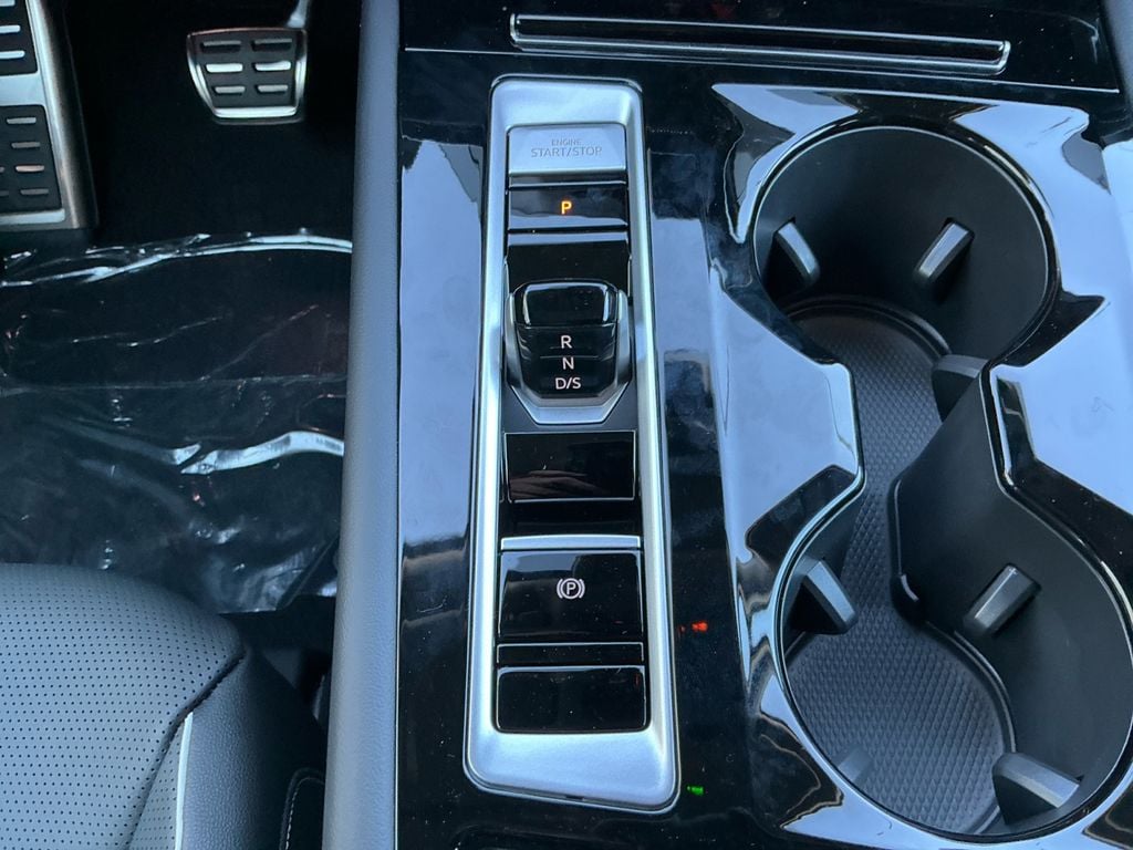 2026 Volkswagen Atlas SEL Premium R-Line - Photo 18