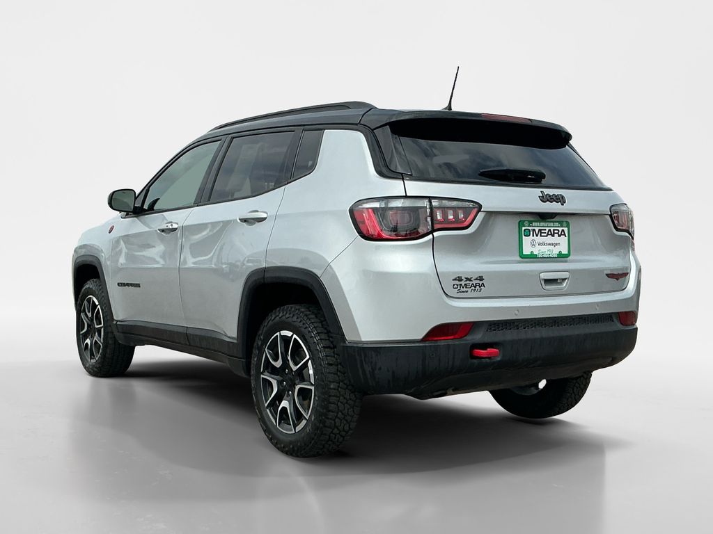2024 Jeep Compass Trailhawk photo 2