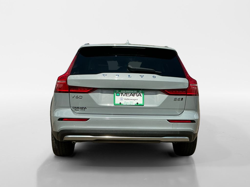 2024 Volvo V60 Cross Country B5 Plus photo 4