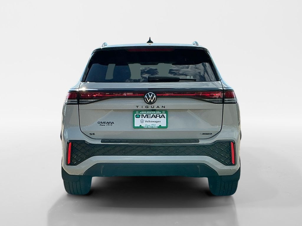 2025 Volkswagen Tiguan SE R-Line Black photo 4