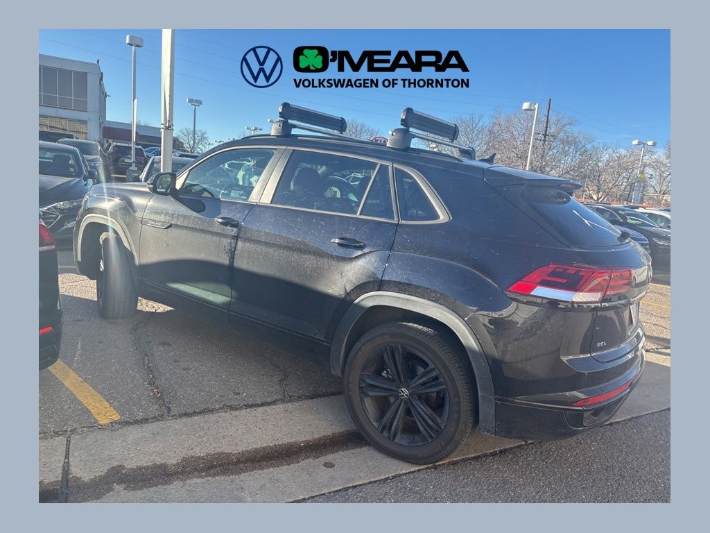 2023 Volkswagen Atlas Cross Sport SEL R-Line Black's photo