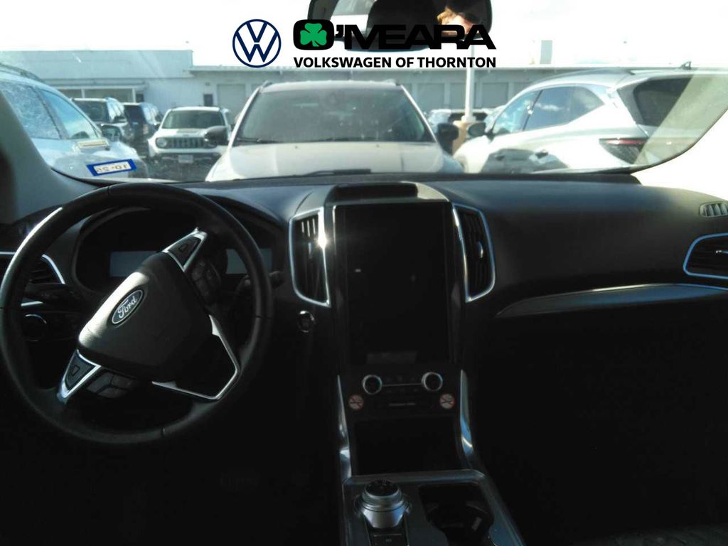 2024 Ford Edge Titanium photo 3