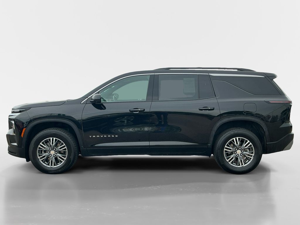 2024 Chevrolet Traverse 2LT photo 2