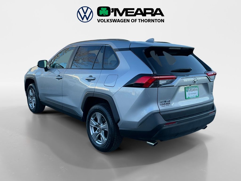 2024 Toyota RAV4 XLE photo 3