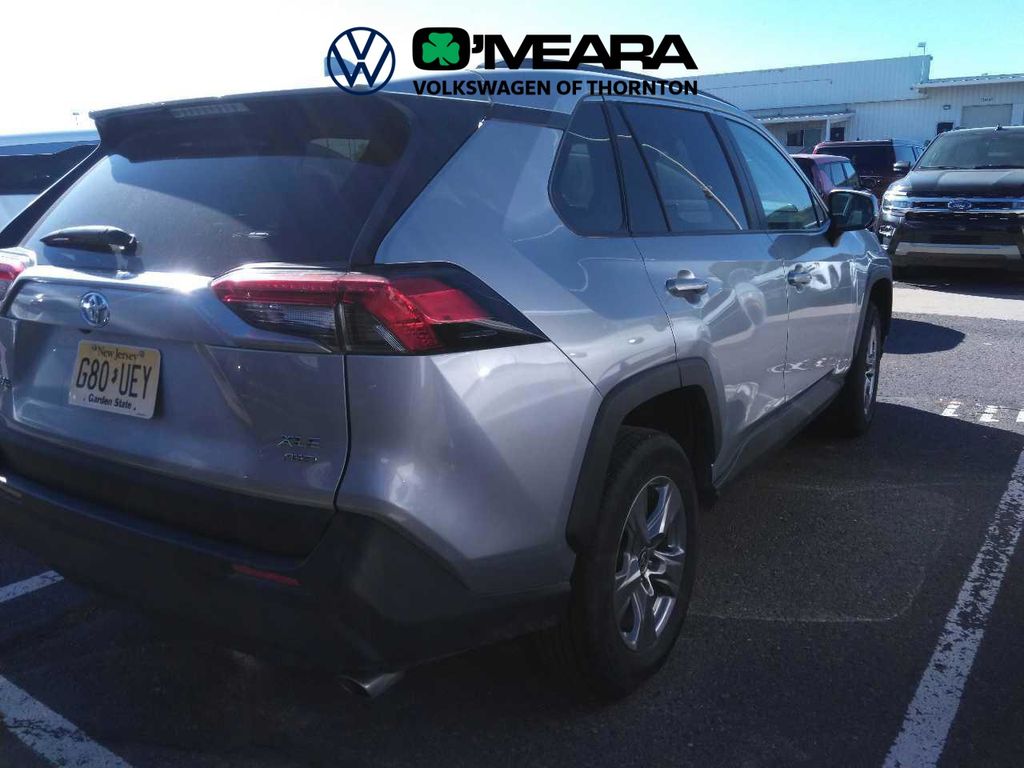 2024 Toyota RAV4 XLE photo 2