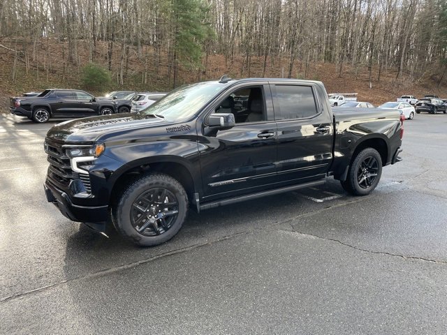 2024 Chevrolet Silverado 1500 High Country photo 2