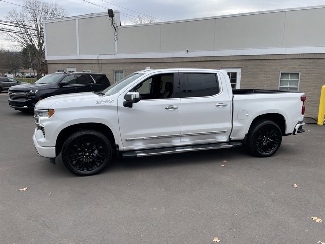 2024 Chevrolet Silverado 1500 High Country photo 2