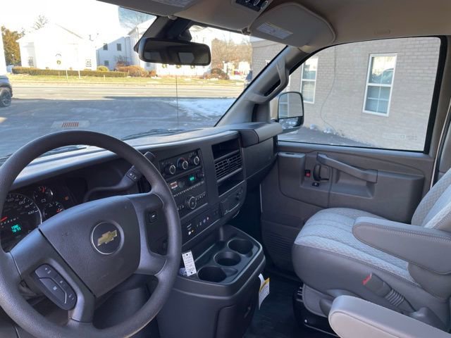 2025 Chevrolet Express Cargo Work Van - Photo 10