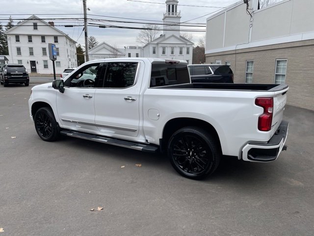 2024 Chevrolet Silverado 1500 High Country photo 3