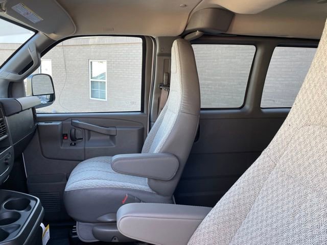 2025 Chevrolet Express Cargo Work Van - Photo 9