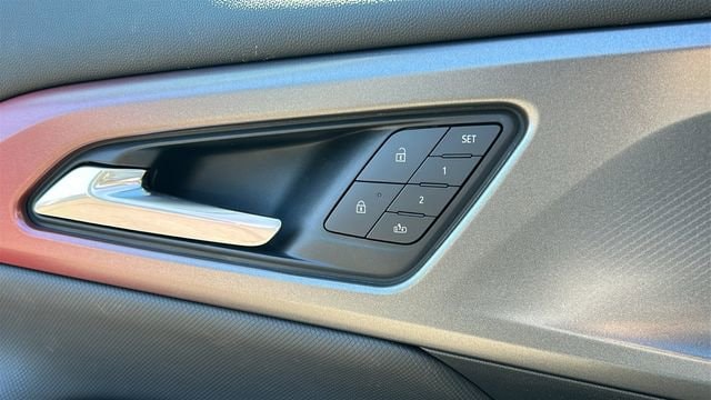 2025 Chevrolet Equinox EV RS - Photo 18