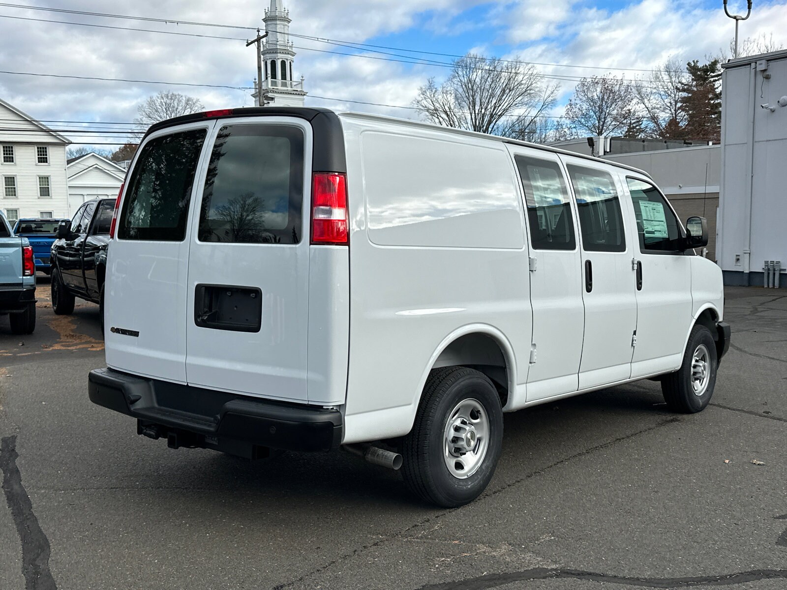 2025 Chevrolet Express Cargo 2500 Van photo 4