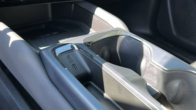 2025 Chevrolet Equinox EV RS - Photo 16