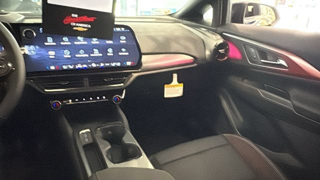 2025 Chevrolet Equinox EV RS - Photo 23