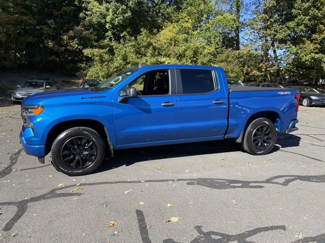 2022 Chevrolet Silverado 1500 Custom photo 2