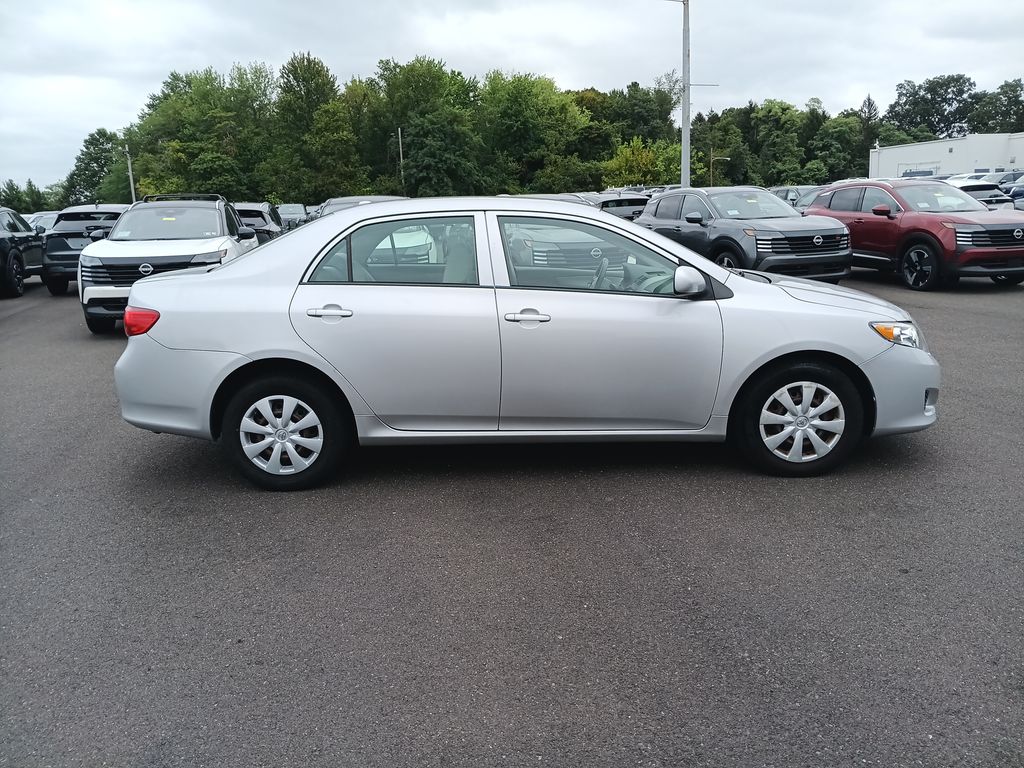 2009 Toyota Corolla LE photo 2