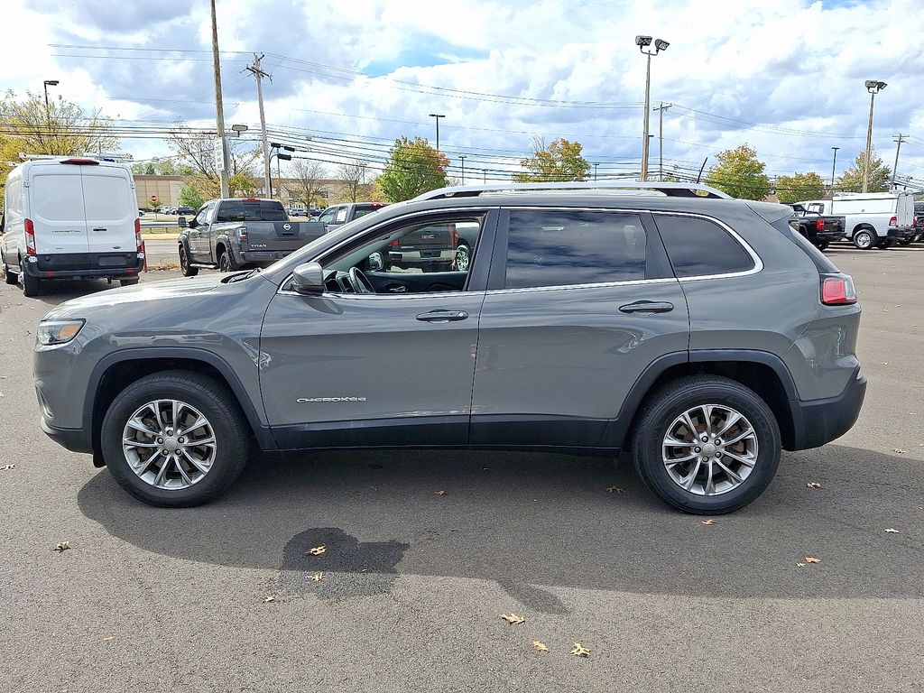 2019 Jeep Cherokee Latitude photo 2