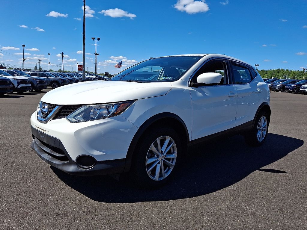 2017 Nissan Rogue Sport S photo 3