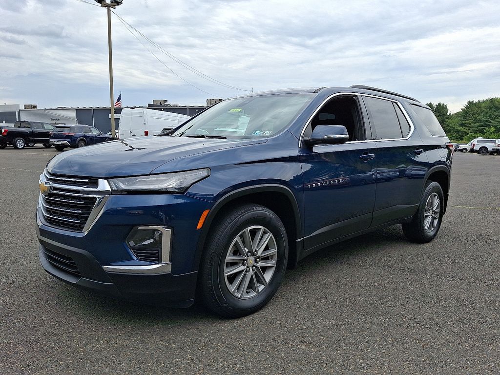 2023 Chevrolet Traverse Cloth 1LT photo 2