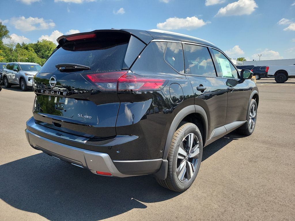 2024 Nissan Rogue SL photo 3
