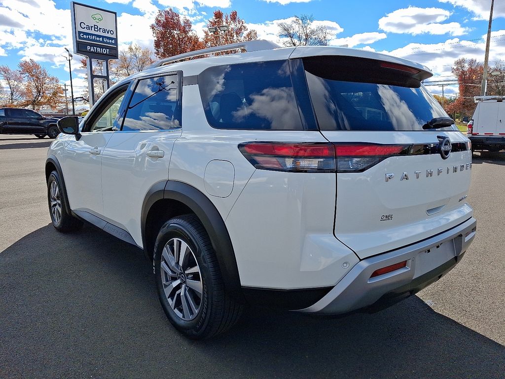 2023 Nissan Pathfinder SL photo 4