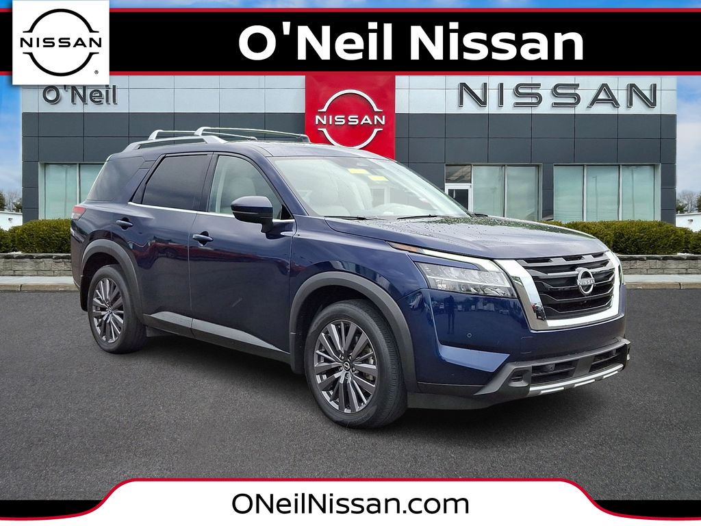 2023 Nissan Pathfinder SL 4WD's photo