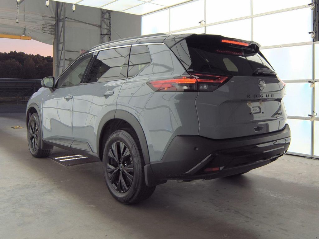 2023 Nissan Rogue SV photo 3