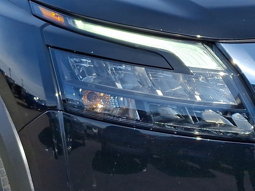 2023 Nissan Pathfinder SV - Photo 9